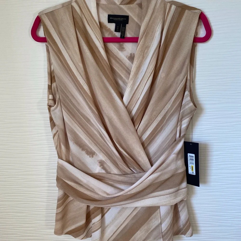 Donna Karan V-Neck Knit Top - Beautiful! NWT - Picture 3 of 15